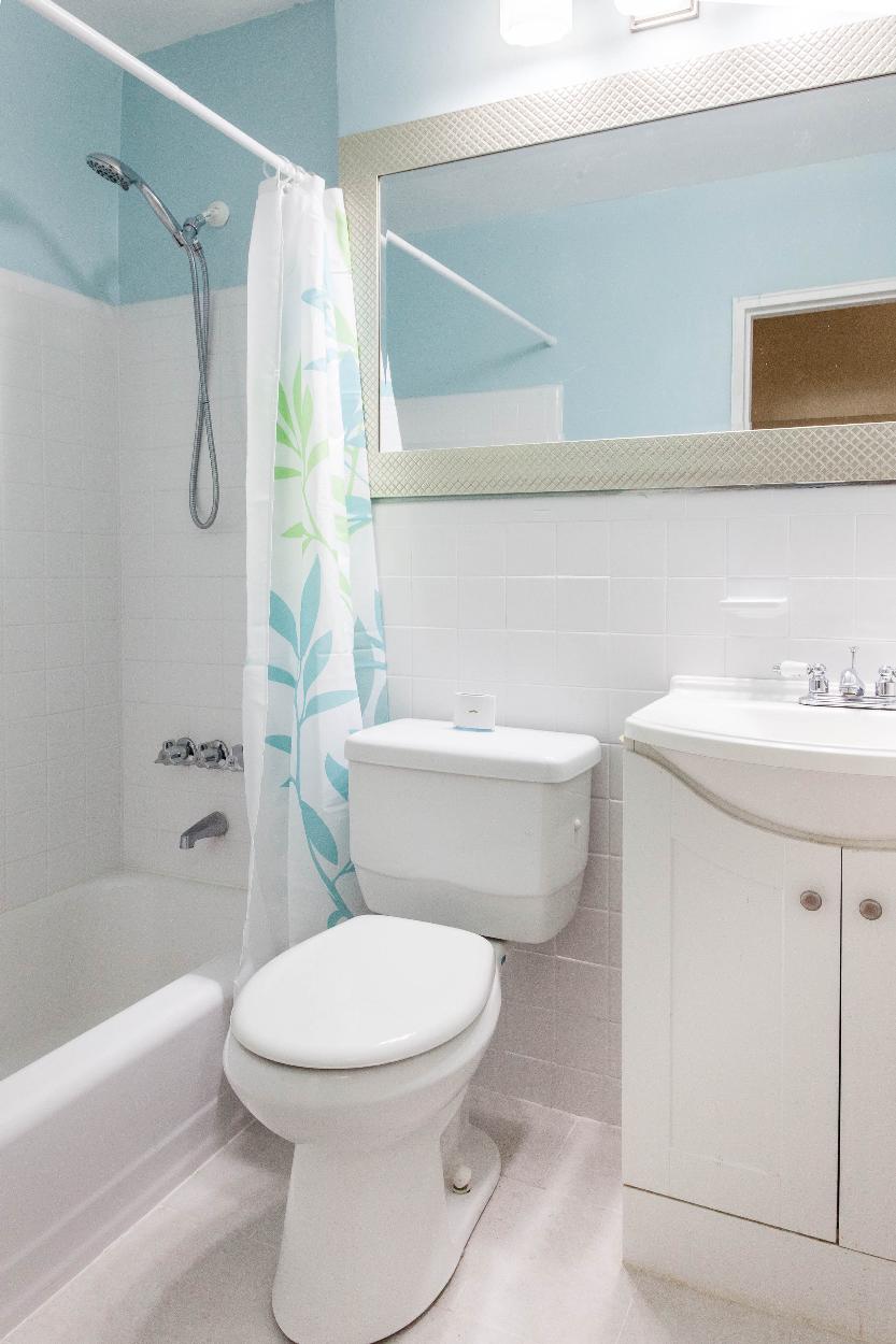 First Floor: Full bathroom with shower/ tub